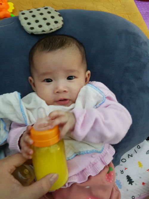 Bé 4 tháng rưỡi