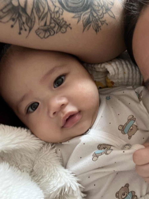 Bé em 4m được 6kg2 có bé quá không ạ các mom