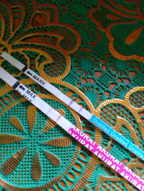 Tespek 1 garisnya tebel satu garisnya agak samar