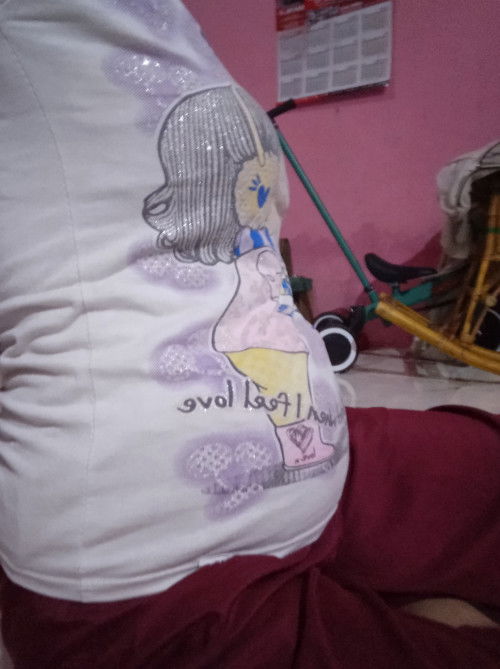 Perut kelihatan dibawah bukan di tengah2