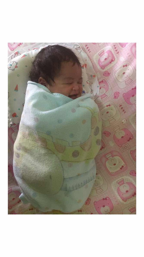 ผมน้องหยิกหรือตรงคะ