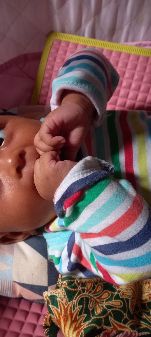 TELAPAK JARI MASUK MULUT