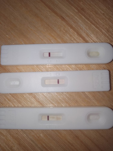 Bakit kaya po ganyan kalabo Ang result ? Yan kYa po ay positive o negative ? Faint line po kc