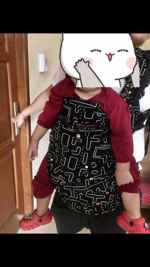 Gendongan hadap depan