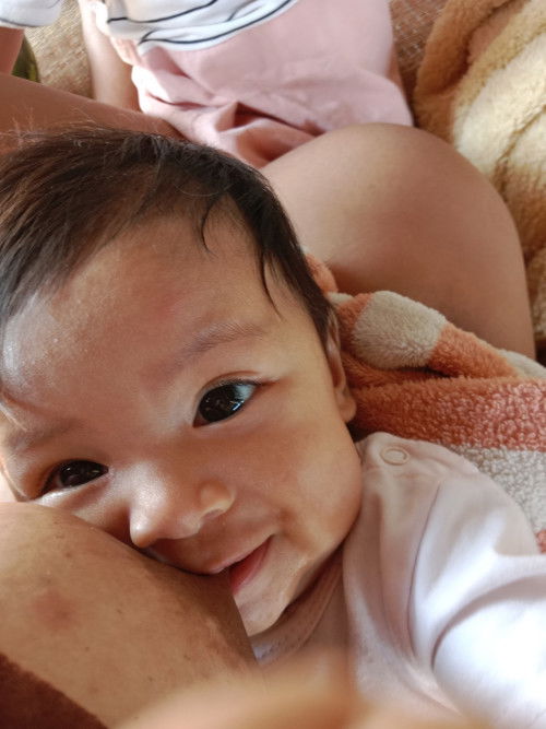 เเม่ๆบ้านไหนลูกชอบกัดหัวนมบ้างไมคะ