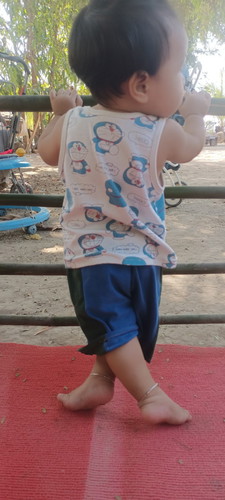 น้องชอบไข้วขา