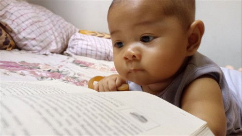 Bayi usia 6 bulan belum bisa berbalik dr tengkurep ke terlentang