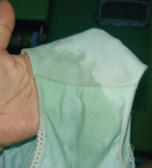 Water leak or discharge at 39 weeks and 4 days