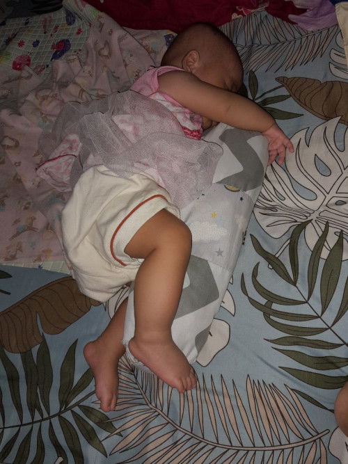 Bayi 3 bulan tidur miring