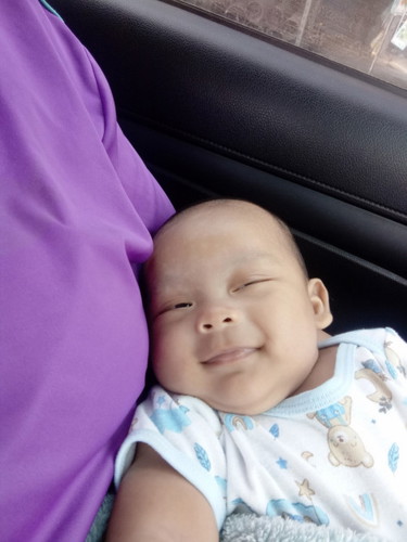 ลูก 2 เดือน 23 วัน นน.6.6kg ยาว 59cm.หมอบอกตัวเล็กเกินไปเด็กนมแม่ล้วนค่ะ