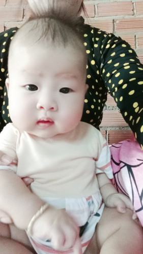 Bé e sanh 3kg2 nay 4th ma co 5,5kg, bé bú mẹ hoàn toàn,mon nao biết cách bé nhanh lên cân chỉ e với