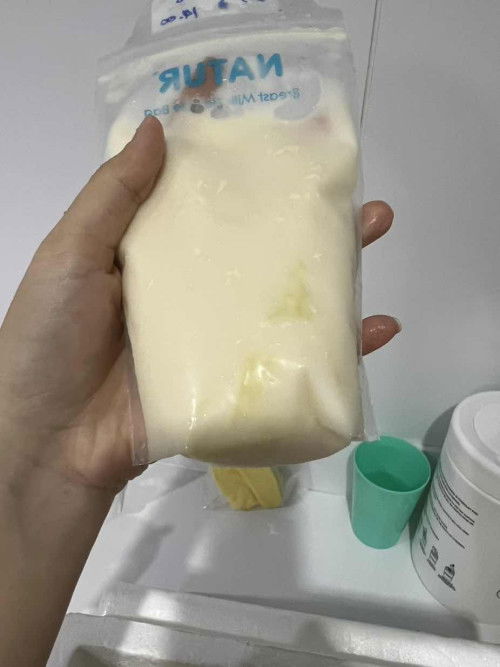 น้ำนมขึ้นสีเขียว