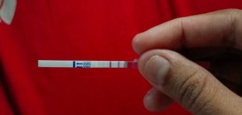 Maaf Bun mau tanya ini kira kira hamil atau ga yak ?? Ini tespek kedua pagi tdi 🙏🙏