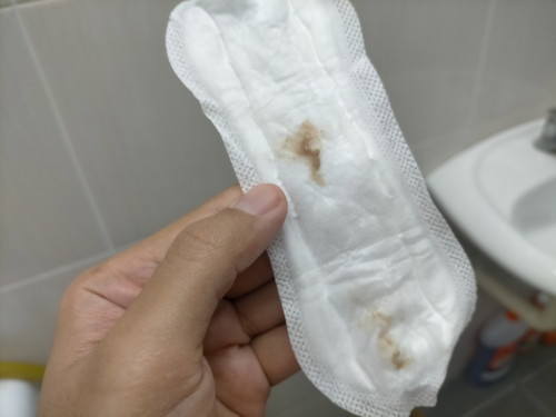 SPOTTING COKLAT WEEK 5. Hi, siapa ada pengalaman sama ? Tapi tak sakit apa-apa pun.