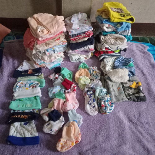 เสื้อผ้าเด็กเเรกเกิดถึง3เดือนค่ะ