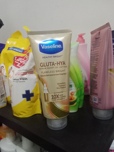 Malam. Bun
Maaf mau tanyak nih
Apakah handbody vaseline gluta hya serum aman untuk bunsui gak ya?