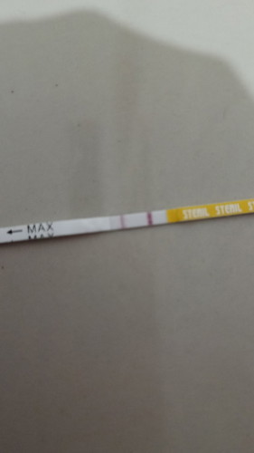 Bun hari jumat kemarn saya testpack positif tapi samar, tapi tadi saya keluar flek coklat,kenapa bun