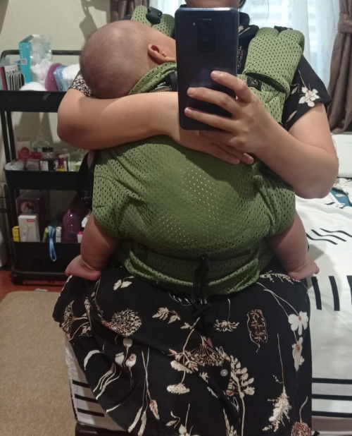 Belajar gendong m-shape