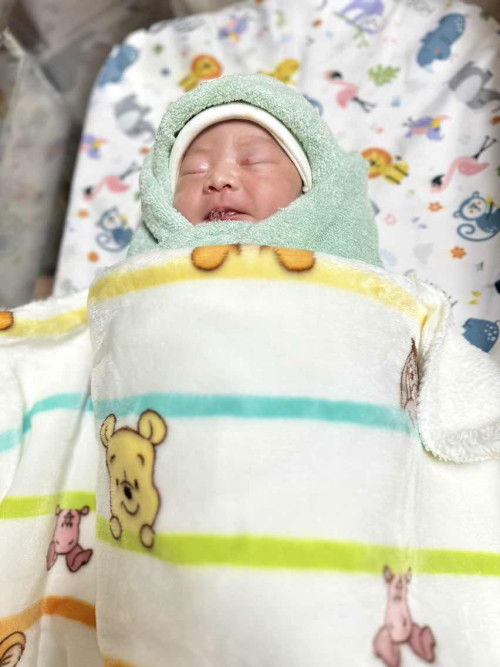 แอบไปแตกวันที่1 เมษา กำหนดคลอด17 ได้37+5 ค่า