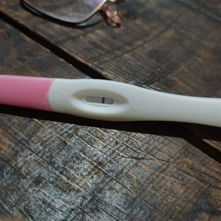 Pregnancy test: Faint line