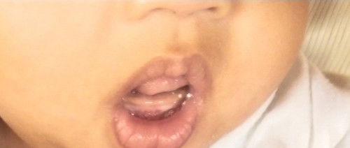 Nag iipin na kaya si baby?