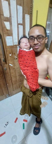 Alhamdulilah saya bersyukur bisa lahir normal.. karena saya anak pertama sc. Disemangatin suamiku