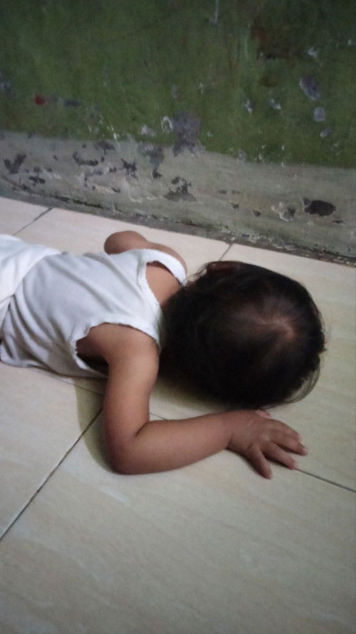 anak ku dibulan april ini udh 2x diare dan kmrn itu badan nya panas.. skrg lemas dan tidur trus.