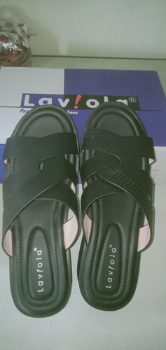 Jual sendal tinggi harga 300k dari harga 350k,dijual karna ketinggian minus nya baru dipakai 2x