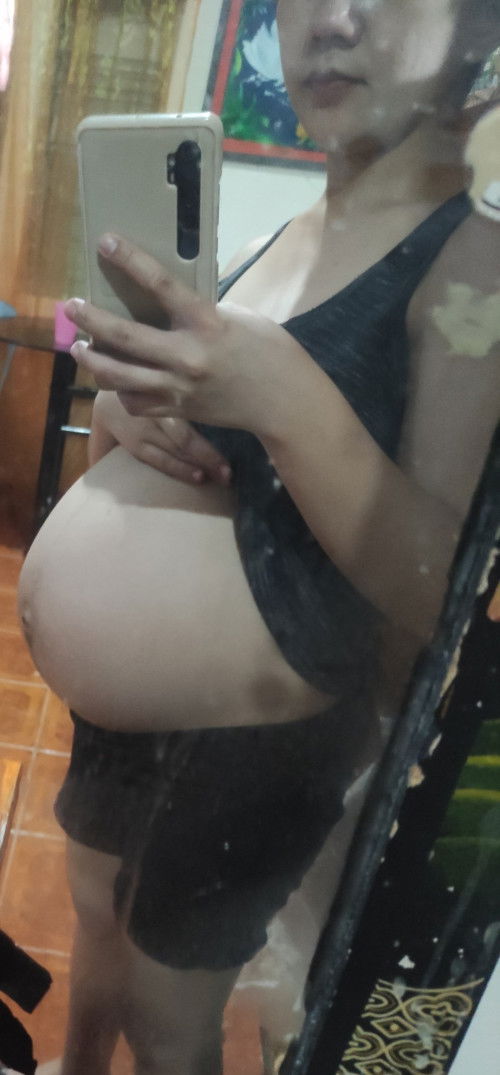 8 months preggy