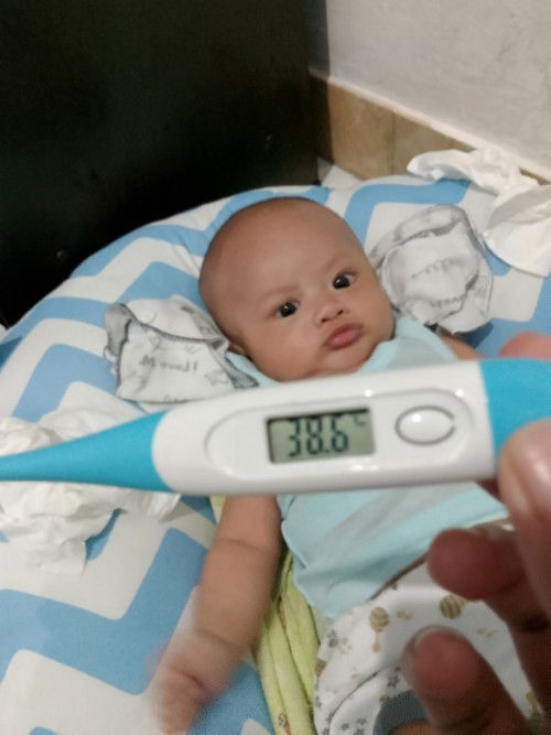 Bayi 3 bulan panas