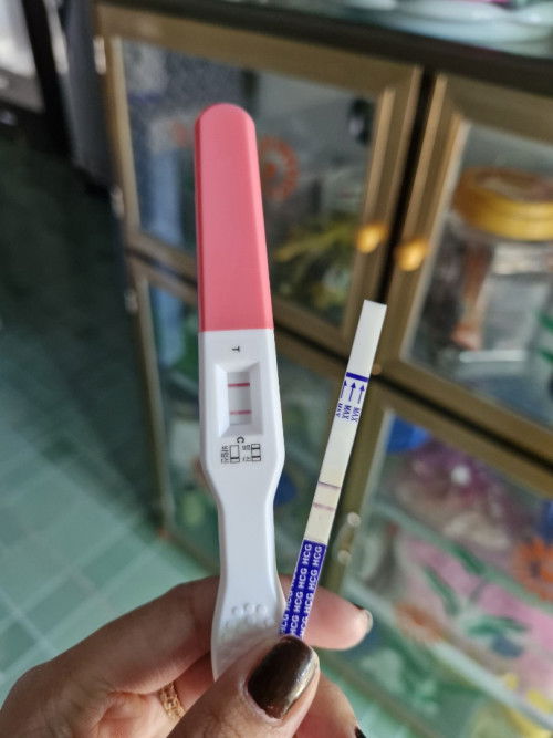 Có mom nào thử que 2 vạch đỏ rồi trễ kinh 5 ngày siêu âm bs bảo nội mạc dày 30mm không?