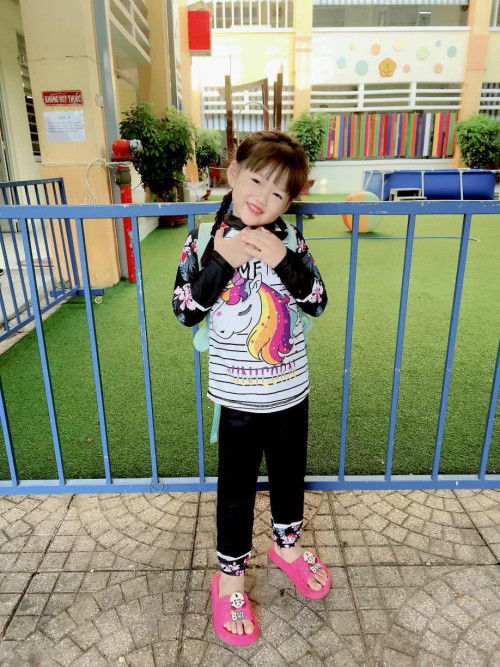 Nay CHERRY chơi LỄ HỘI TÉ NƯỚC trong trường 
( 10.05.24 CHERRY 3 tuổi 9 tháng 23 ngày )