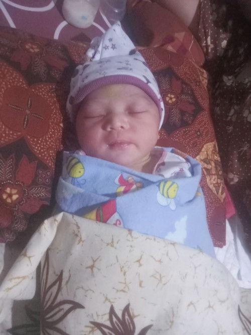 perkiraan hpl tnggal 15,kemaren pukul 3:45 launching Beby girl berat 27 gram.
