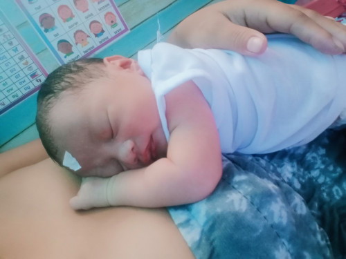 Nakadapa at tagilid c baby ..