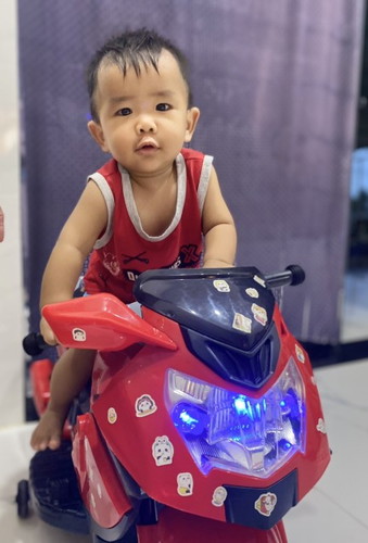 Con mình 1tuoi rồi mà k chịu uống sữa ngoài... Có cách nào giúp mình ko ạ... Rầu quá