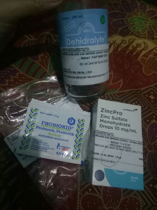 mom tolong ,,anak ku mencret2  udh 3 hari selepas sudah di rawat selama hari 4 hari