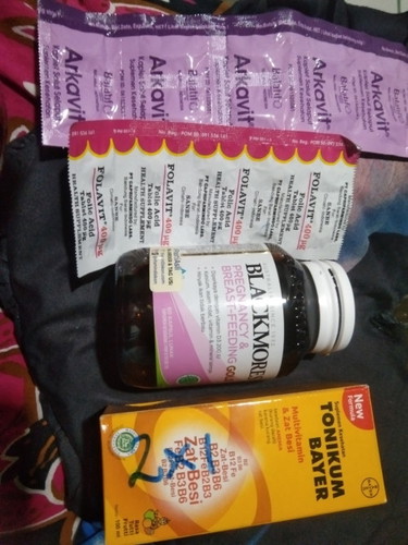 Bund ada gak disini bunda2 minum vitamin nya bersamaan seperti ini? Soalnya kta bidanny boleh