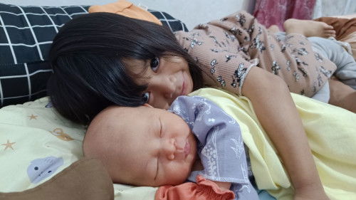 Si kakak yang cemburuan