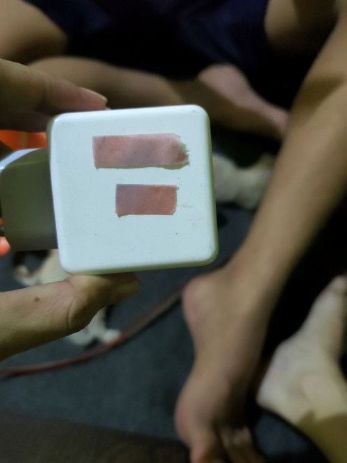 Maaf mau tanya bun, apa ini tanda air ketuban ya? 
Soalnya keluar cuma sedikit