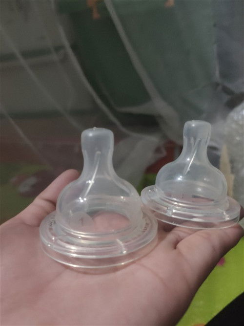 อยากขายจุกนมมีใครสนใจไหมค่ะพอดีลูกไม่เอาค่ะไม่เคยใช้เลย