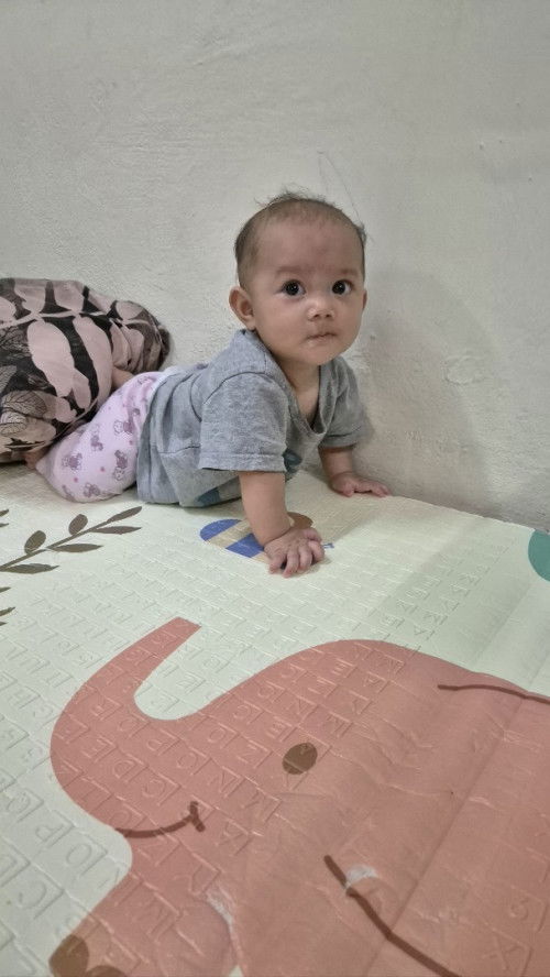 Anak saya 4 bulan 17 hari.. merata dia golek dan pandai mengundur.. mcm cepat sgt pulak