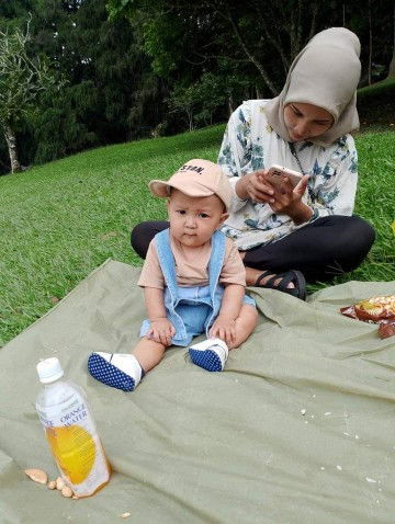 KENAPA BAYI KU UMUR 10BULAN TIDAK MERANGKAK, DAN REWEL. TIDAK MAU BERMAIN SENDIRI