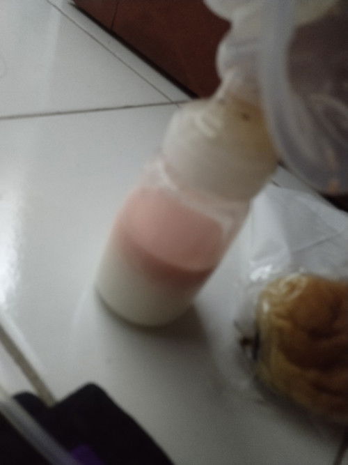 Warna asi sprti strawberi