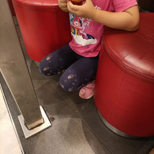 My daughter was forced to squat outside Kopitiam Vivo City for eating cupcakes " NO OUTSIDE FOOD".