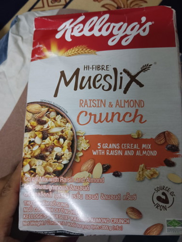 Kelloggs raisin & almonds
