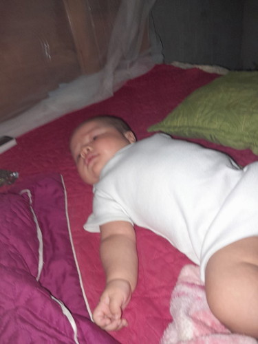 Bé 1m 20d hay dướn người ăn uống bình thường lên cân đều có sao k mọi người