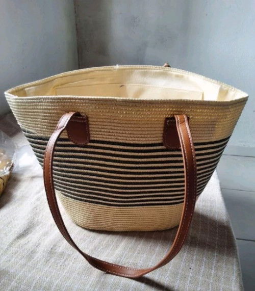 Beg vintage bercorak rotan