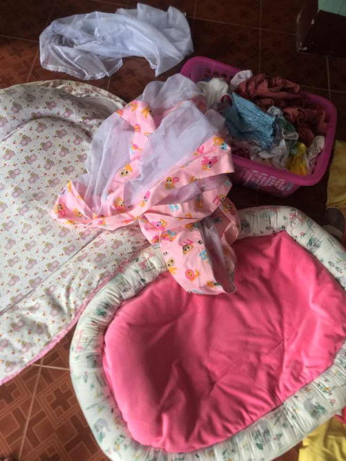 โล๊ะเสื้อผ้าลูก มุ้งครอบเปย์ ที่นอนค่ะ