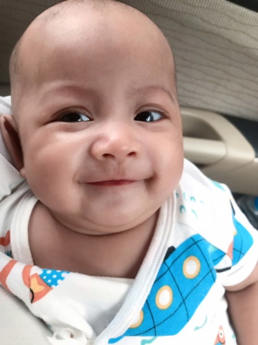 น้อง3เดือนกินนมครั้ง4ออนซ์ วันละ5ขวดน้อยไปมั้ยคะ แรกคลอดน้อง1.9โลค่ะ ตอนนี้ประมาณ4.5โล