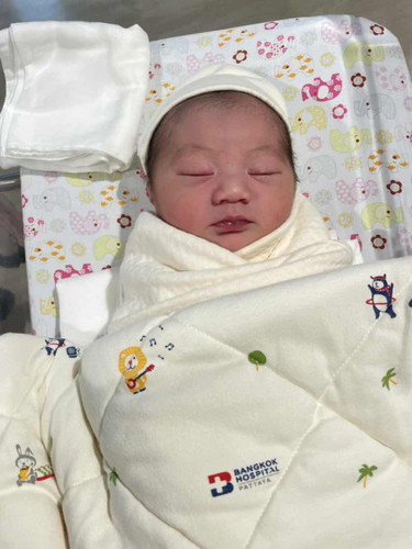 มาแล้วค่ะแม่หนูได้ลืมตาดูโลกแล้ว